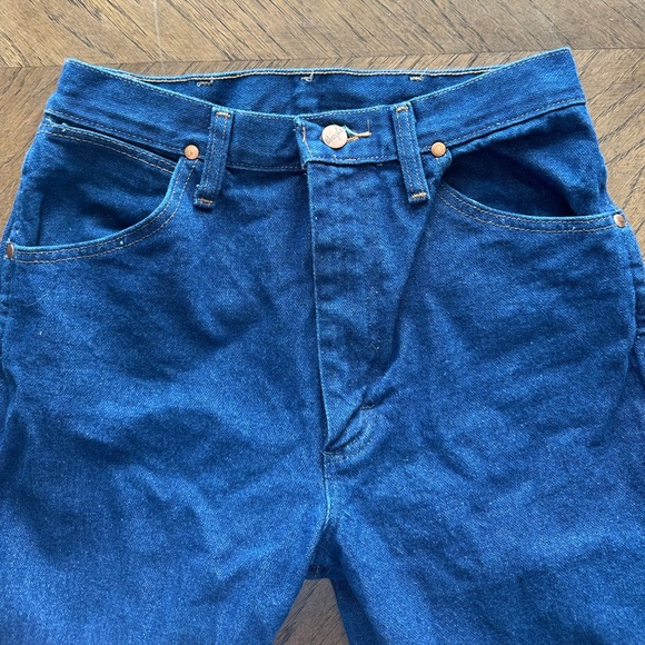 Women’s size 7 Wrangler Cowboy Cut Jeans - Picture 3 of 5